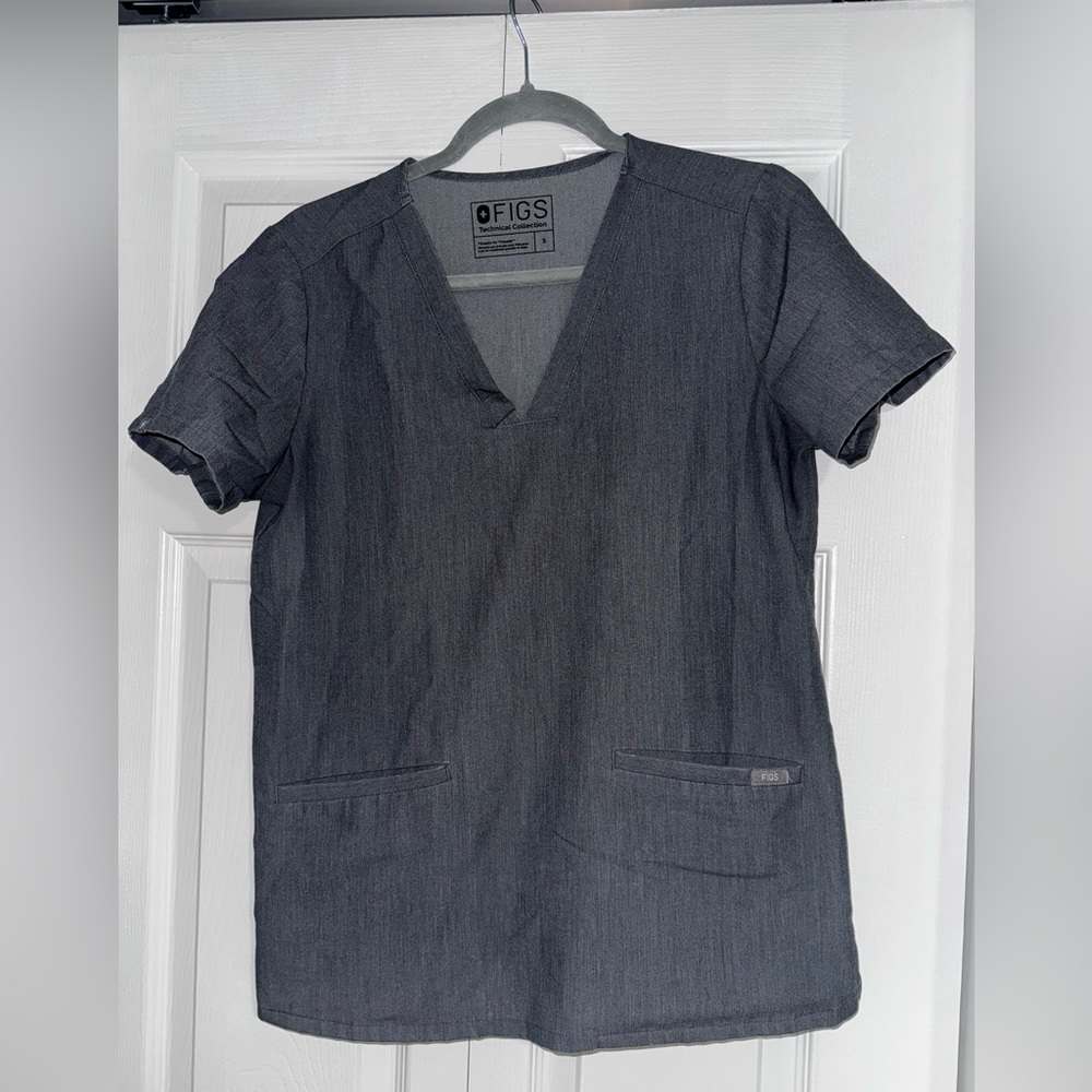 Figs scrub top small gray